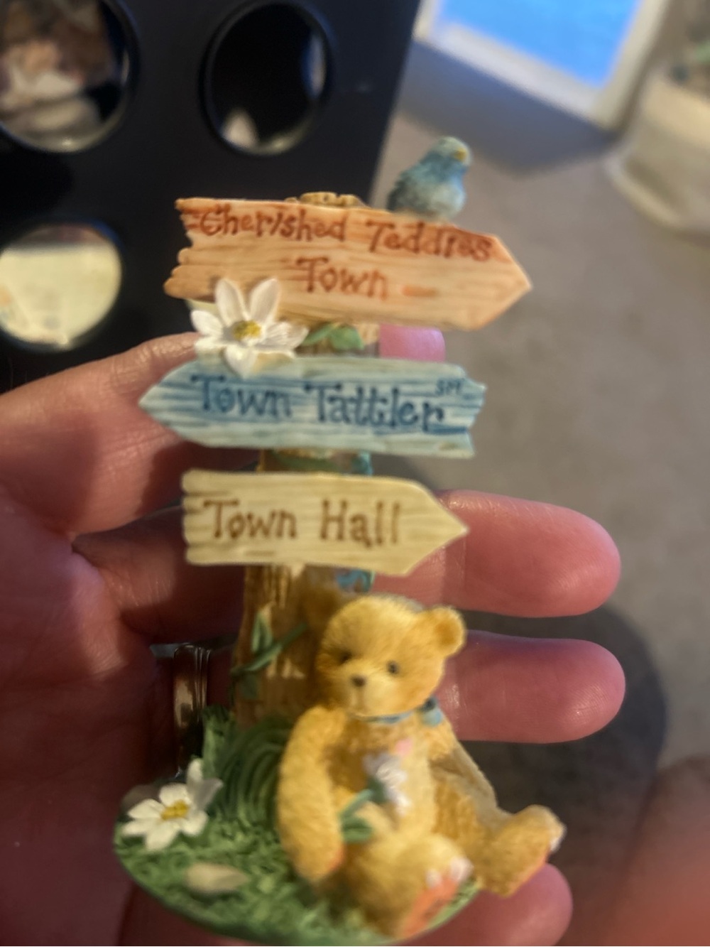 Cherished Teddies CRT109 Town Tattler Signage Figurine Priscilla Hillman 1995
